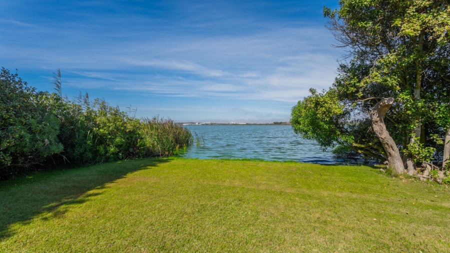 5 Bedroom Property for Sale in Zeekoevlei Western Cape